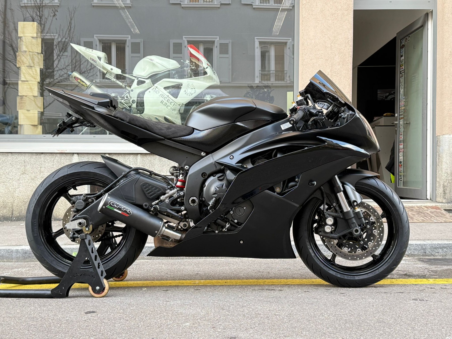 YAMAHA YZF-R6-image-4