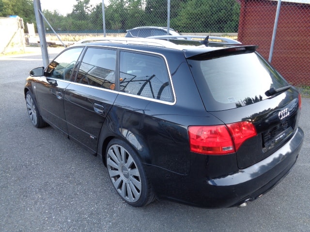 AUDI A4 Avant 2.0 TDI quattro SLine-image-4