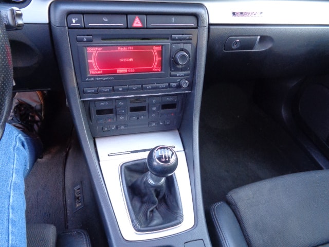 AUDI A4 Avant 2.0 TDI quattro SLine-image-10
