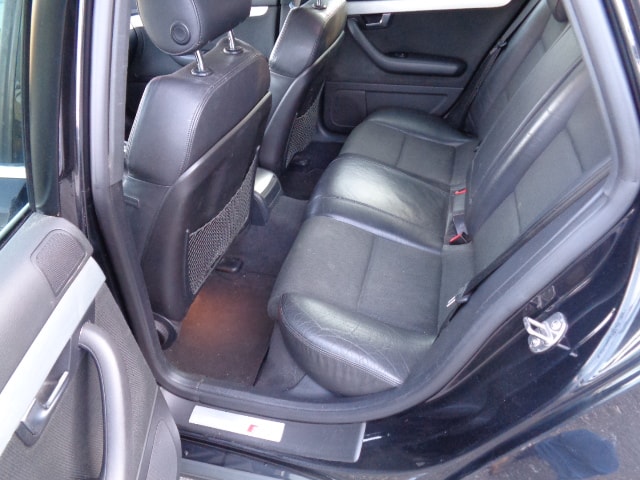 AUDI A4 Avant 2.0 TDI quattro SLine-image-5