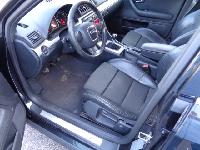 AUDI A4 Avant 2.0 TDI quattro SLine-image-6
