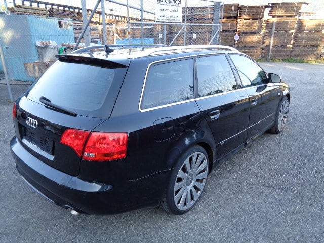 AUDI A4 Avant 2.0 TDI quattro SLine-image-3