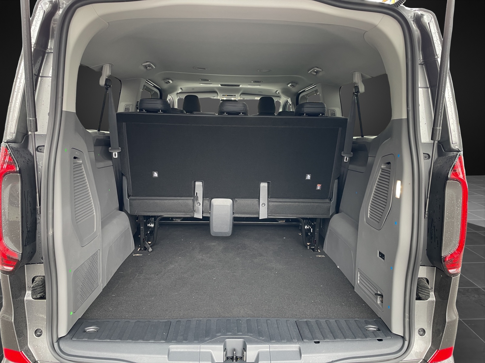 VW Caravelle BEV Style LR-image-14