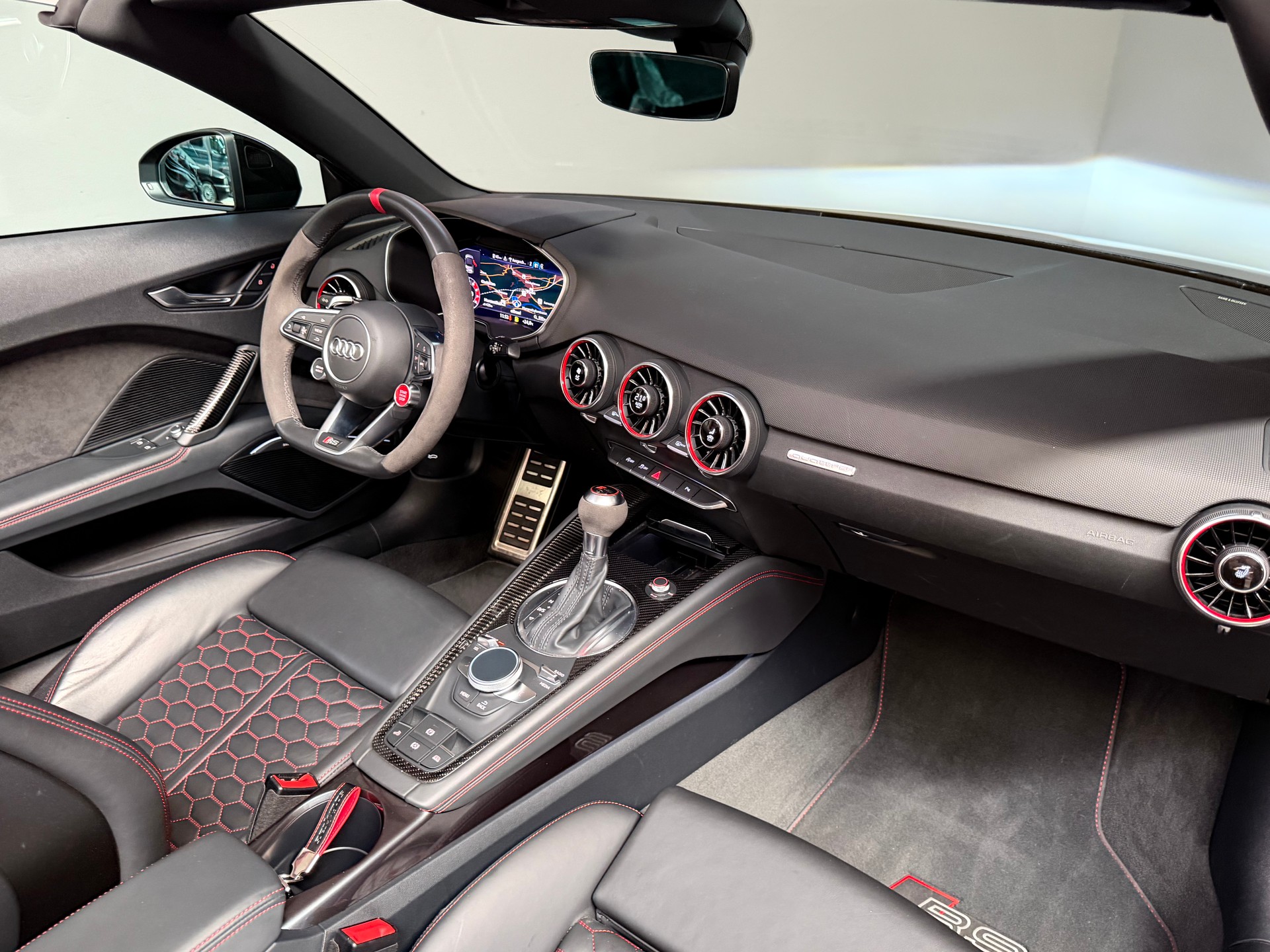 AUDI TT Roadster TTRS S-tronic-image-16
