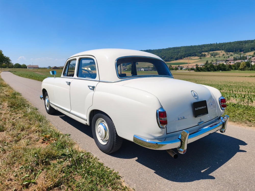MERCEDES-BENZ 219-image-1