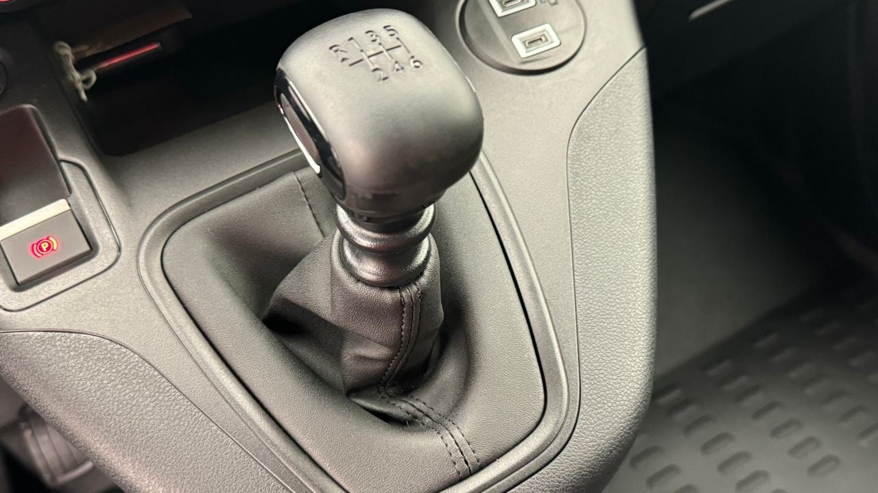 OPEL Combo Cargo 1.5 start/stop-image-10