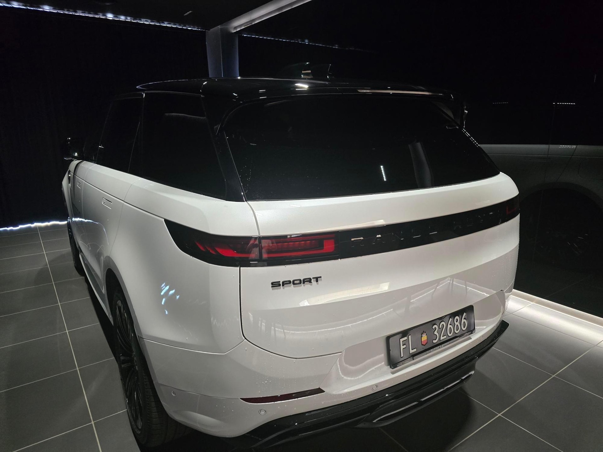 LAND ROVER Range Rover Sport 3.0 I6 350 Autobiography-showroom-element-2