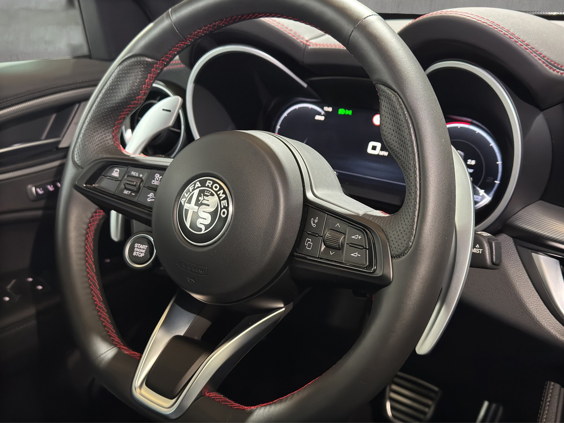 ALFA ROMEO Giulia 2.0 Competizione Q4 AT8 "ADAS Pack"-image-12