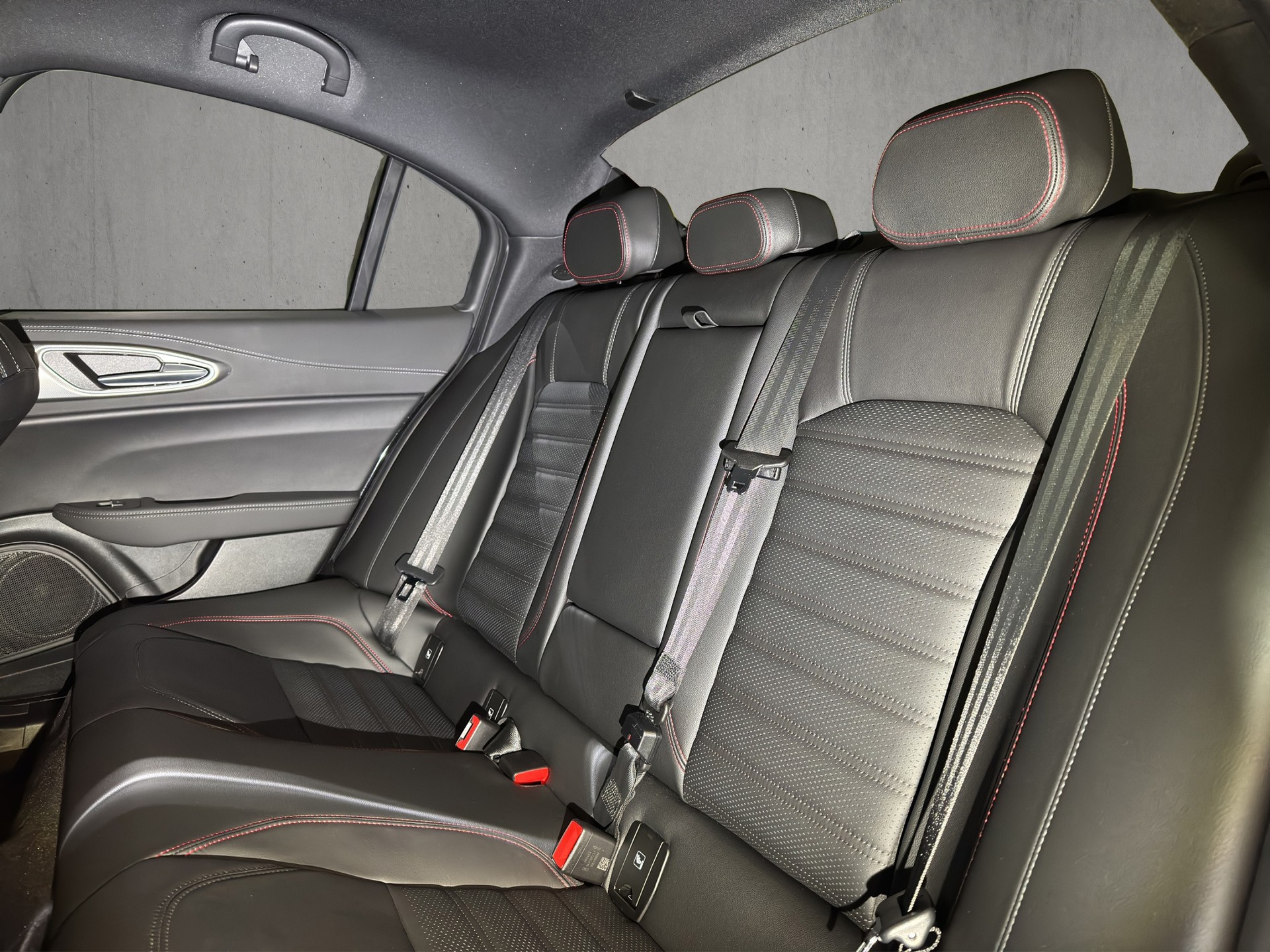 ALFA ROMEO Giulia 2.0 Competizione Q4 AT8 "ADAS Pack"-image-9