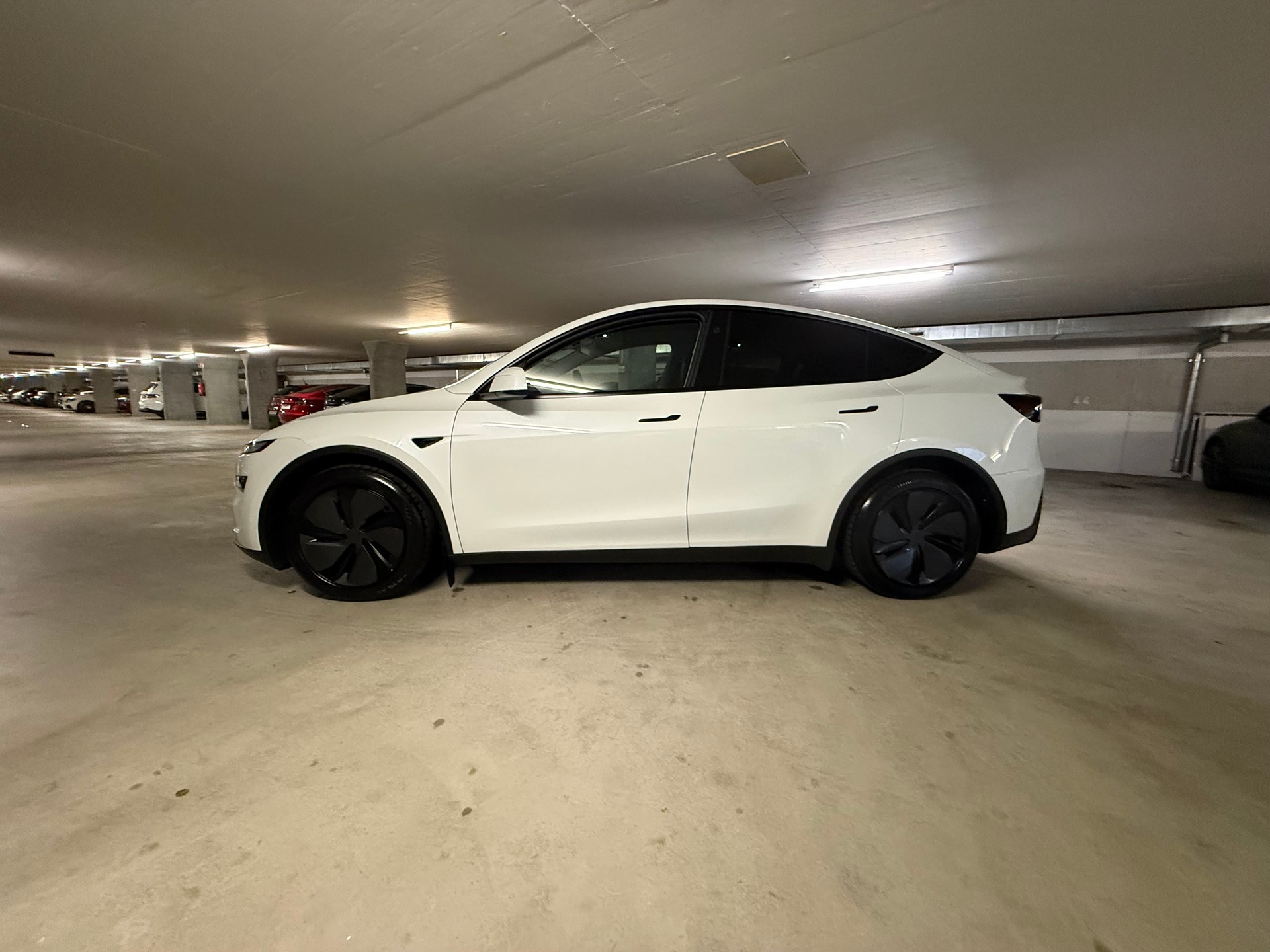 TESLA Long Range AWD-image-3