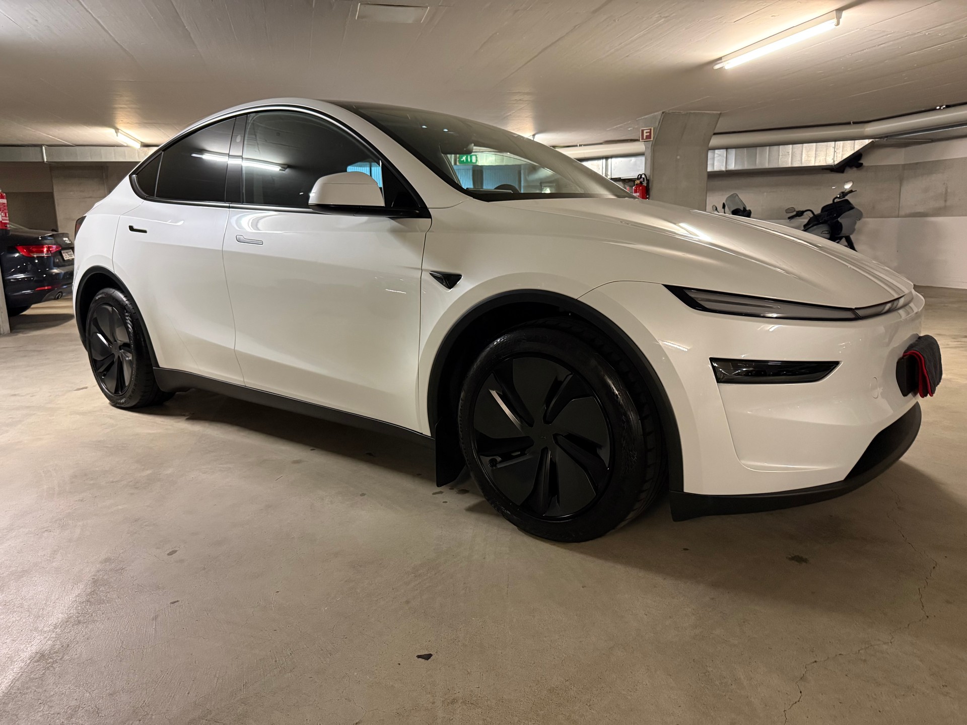 TESLA Long Range AWD-image-2