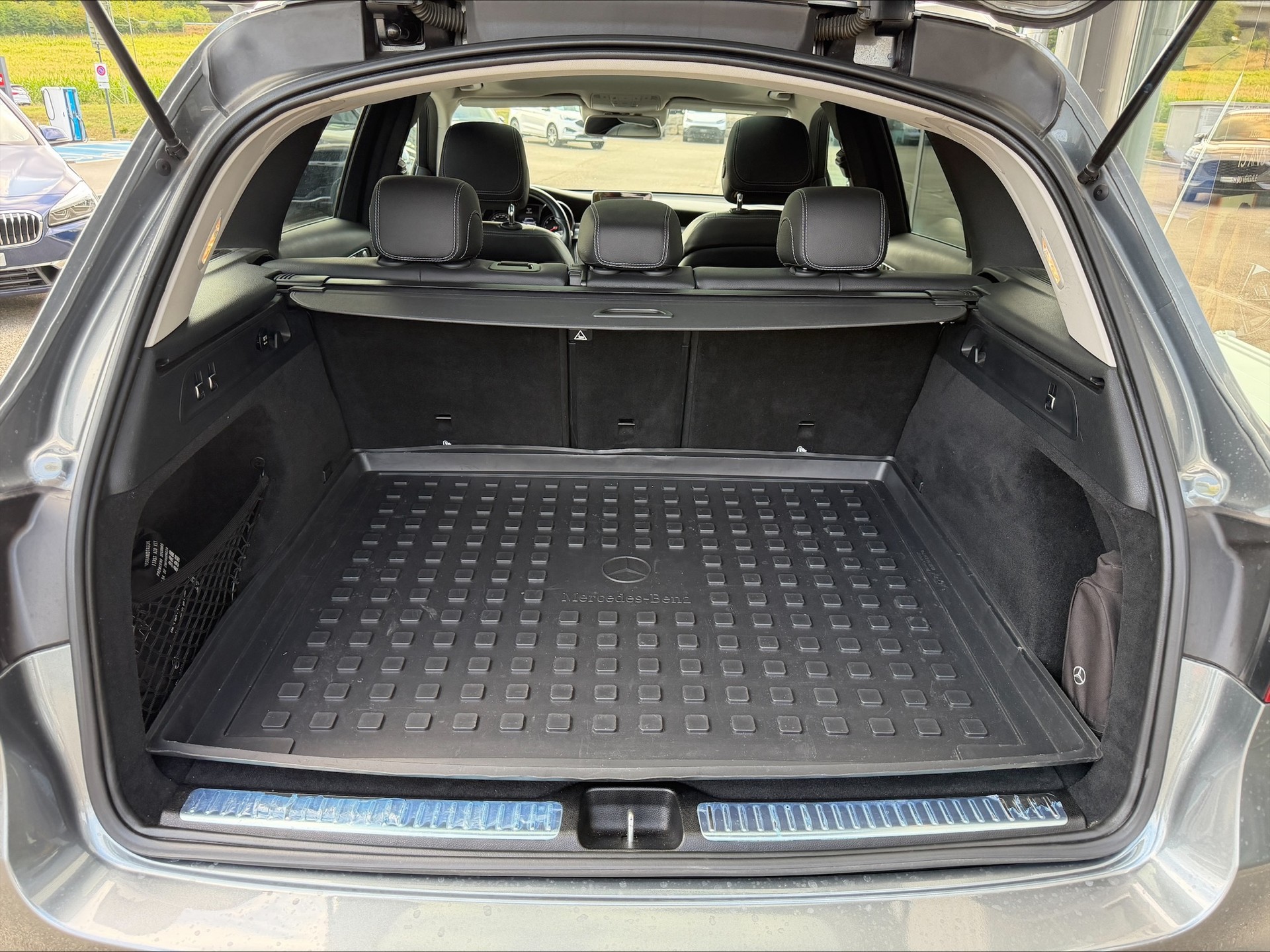 MERCEDES-BENZ GLC 250 AMG Line 4Matic 9G-Tronic-image-15