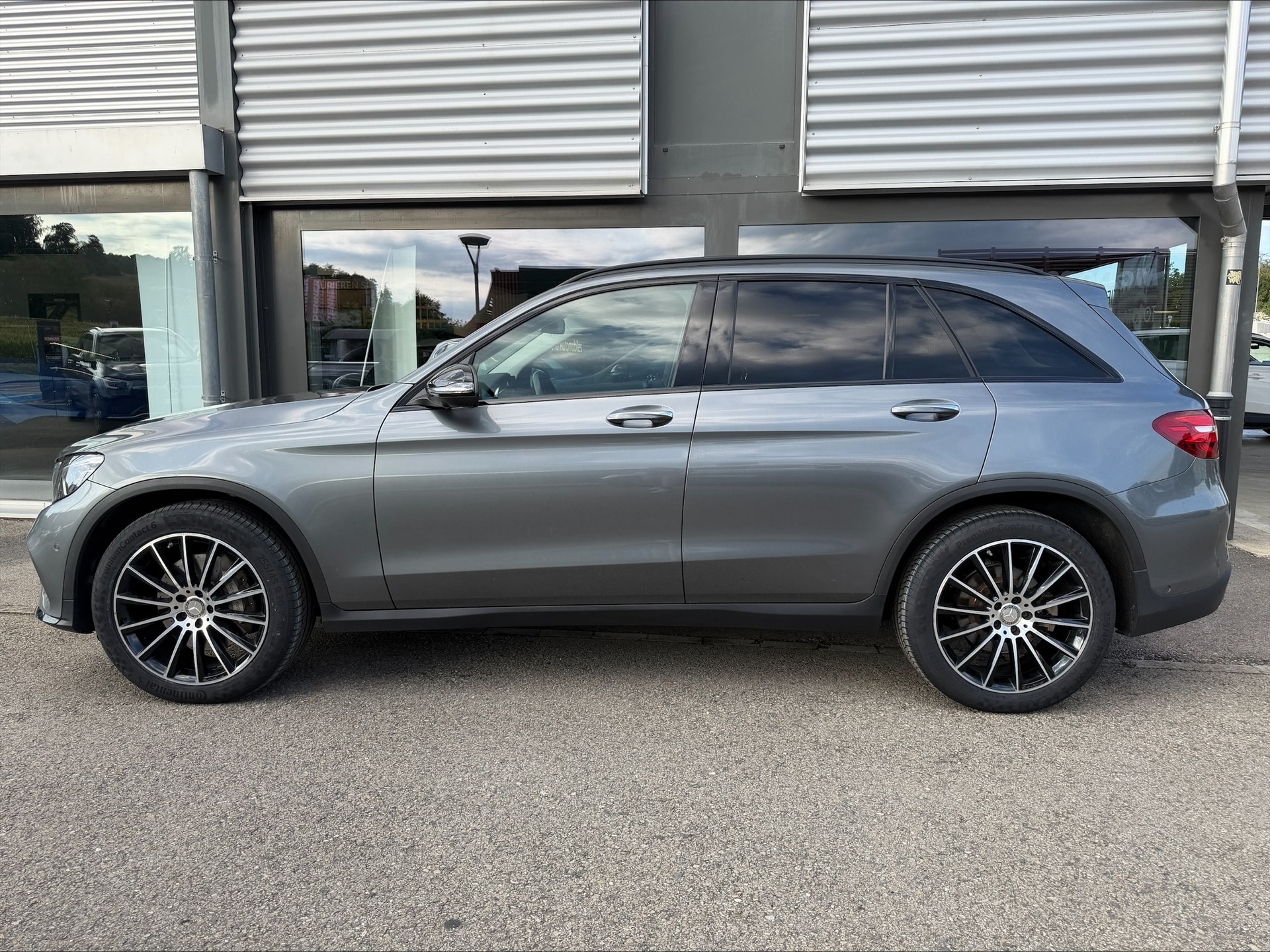 MERCEDES-BENZ GLC 250 AMG Line 4Matic 9G-Tronic-showroom-element-1