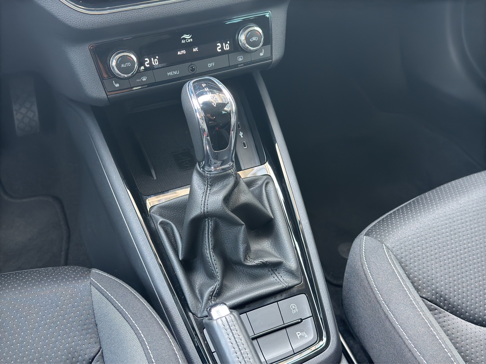 SKODA Kamiq 1.5 TSI Selection DSG-image-14