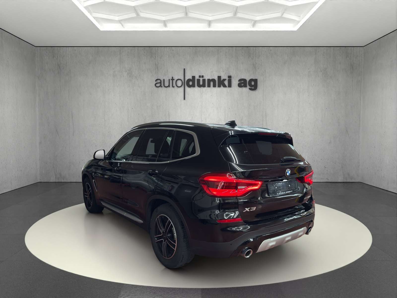 BMW X3 xDrive 48V 20d xLine Steptronic-showroom-element-2
