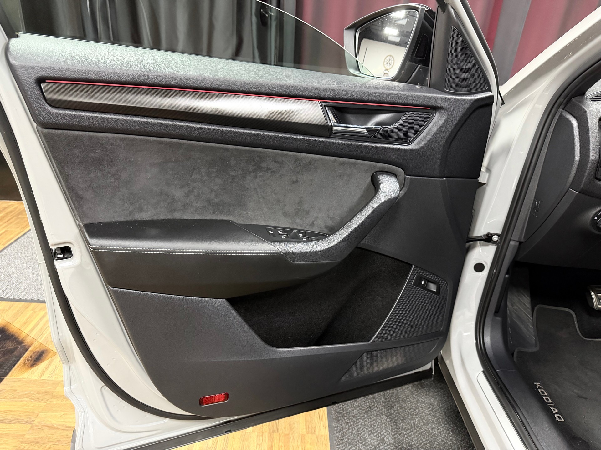 SKODA Kodiaq 2.0 TDI CR Sport Line 4x4 DSG-image-10