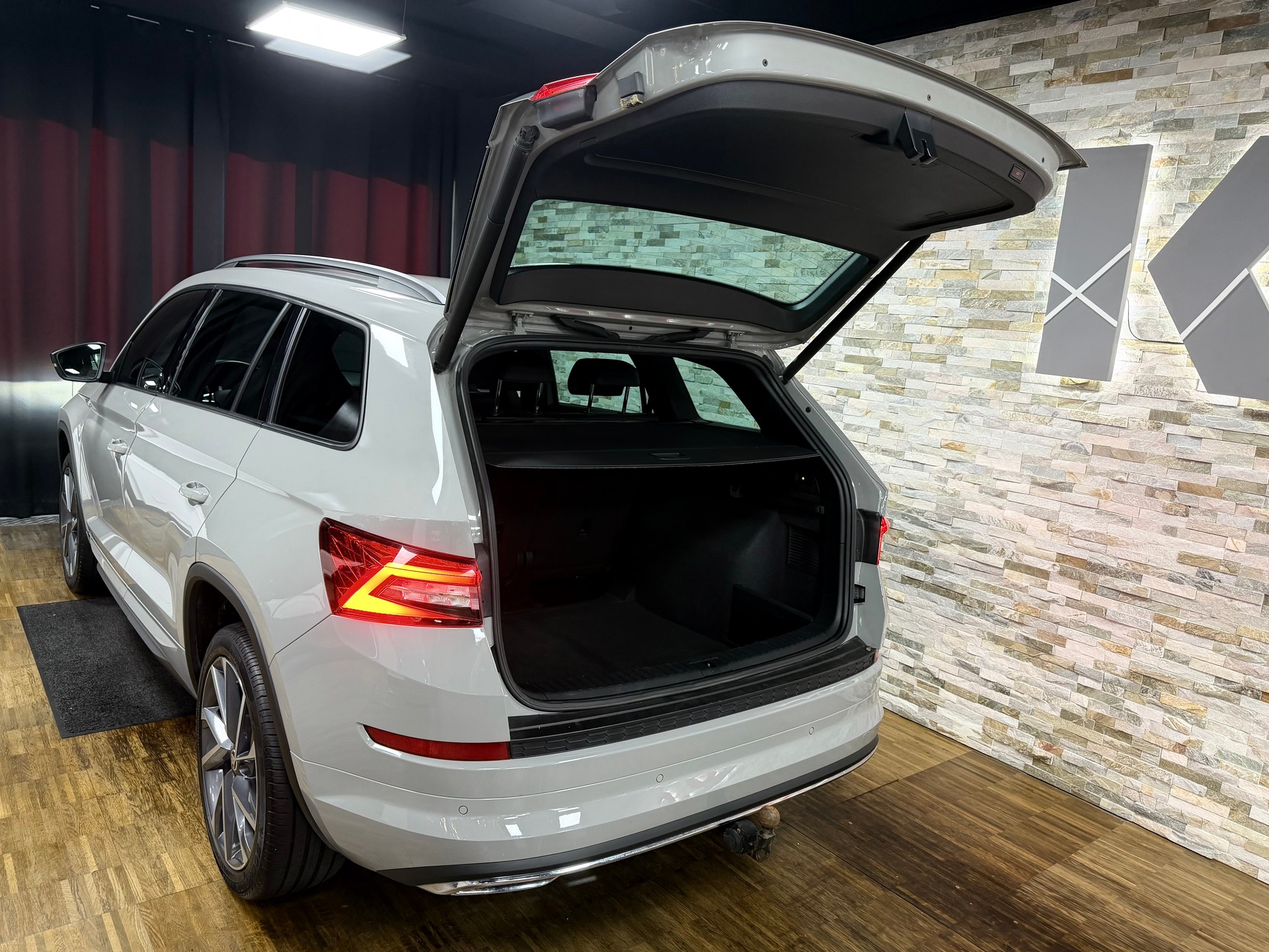 SKODA Kodiaq 2.0 TDI CR Sport Line 4x4 DSG-image-27