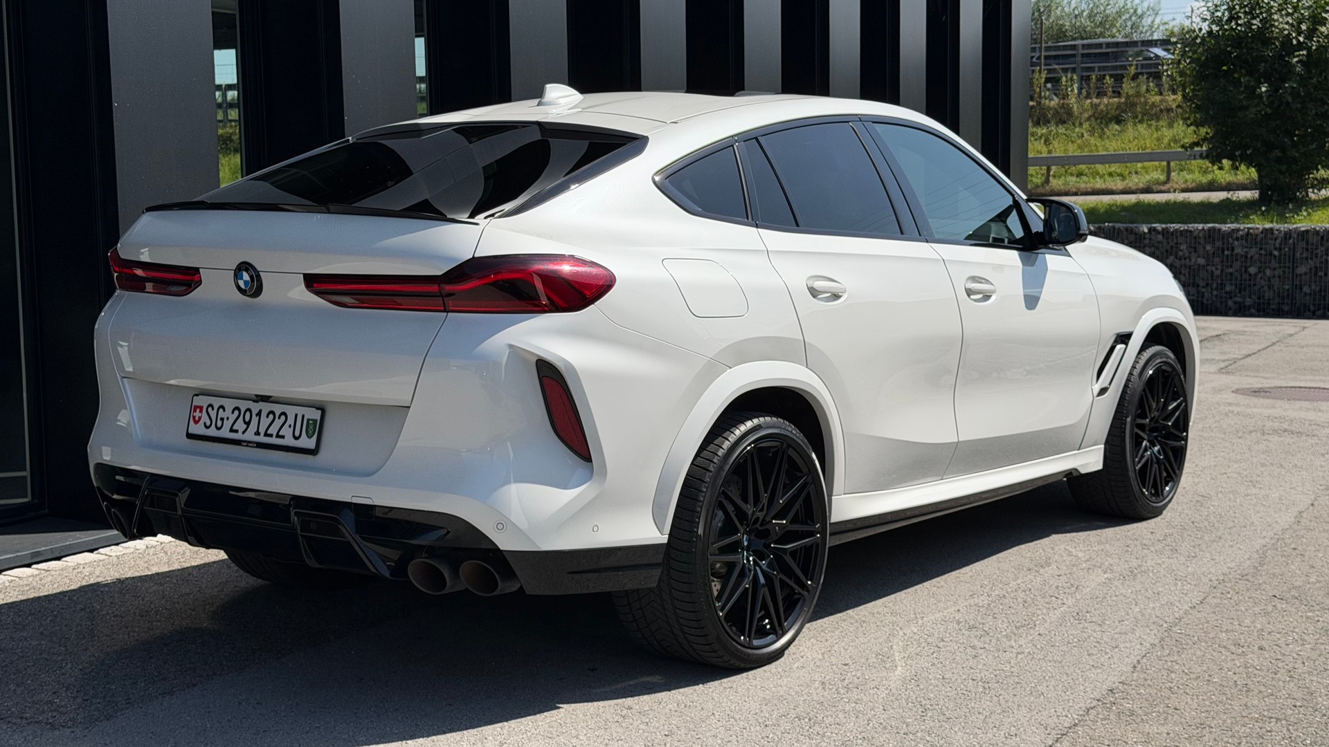BMW X6M Steptronic M Competition♦️CH Fahrzeug*Vollausstattung*NP 211`643.-♦️-showroom-element-1