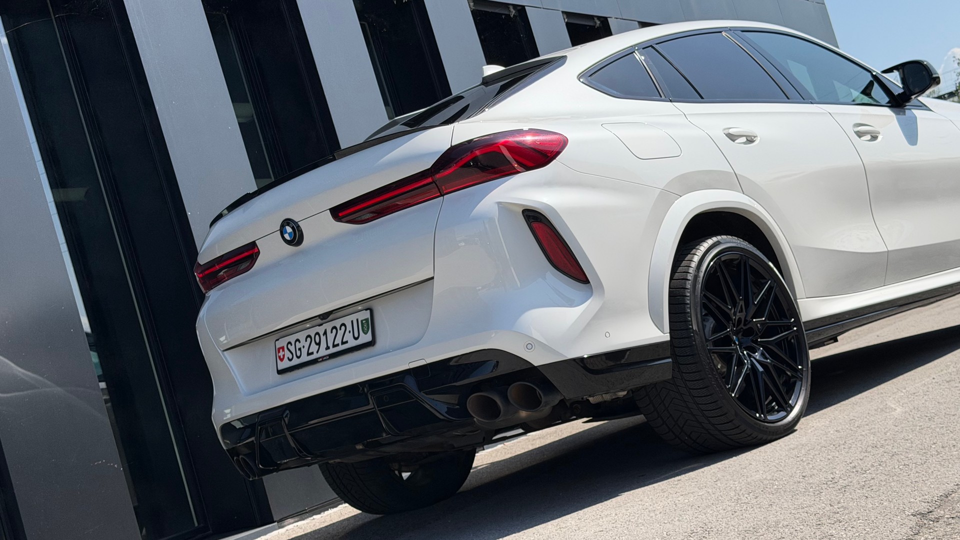 BMW X6M Steptronic M Competition♦️CH Fahrzeug*Vollausstattung*NP 211`643.-♦️-showroom-element-3