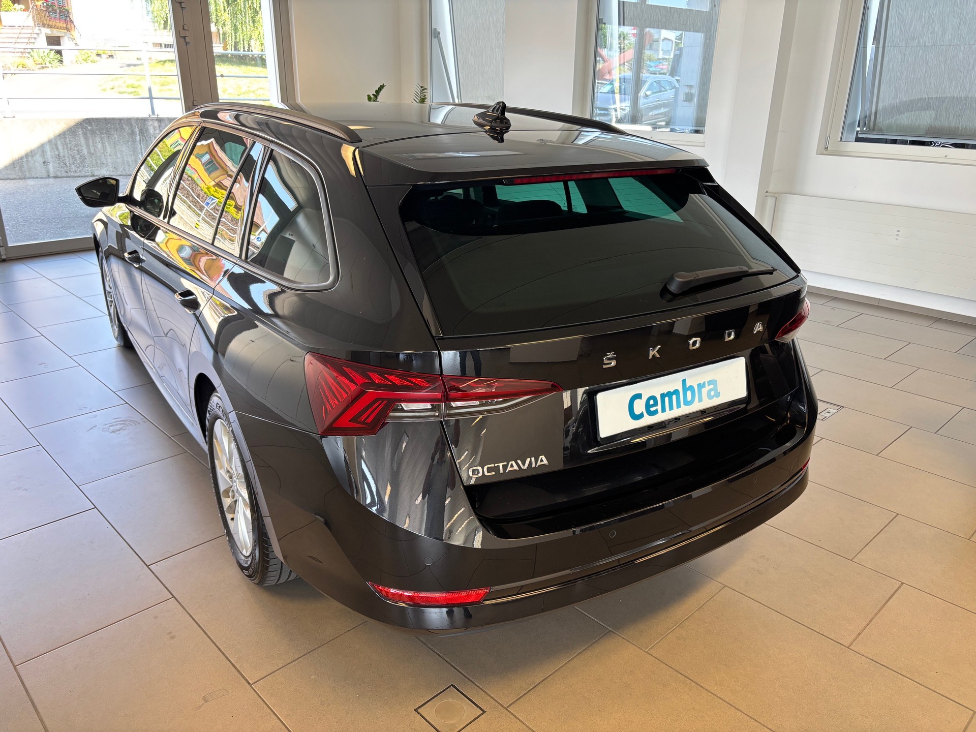 SKODA Octavia Combi 2.0 TDI DSG Ambition-showroom-element-3