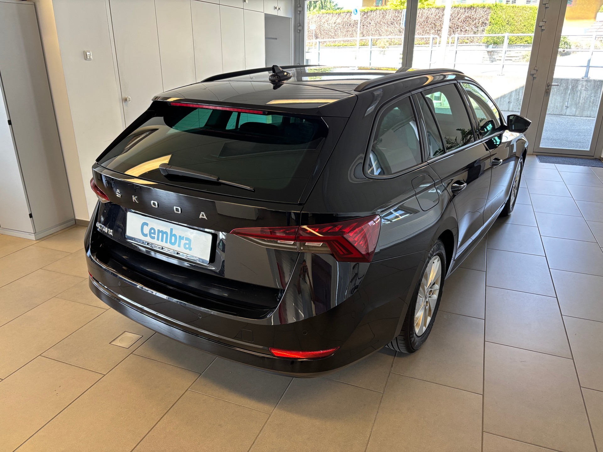 SKODA Octavia Combi 2.0 TDI DSG Ambition-showroom-element-2