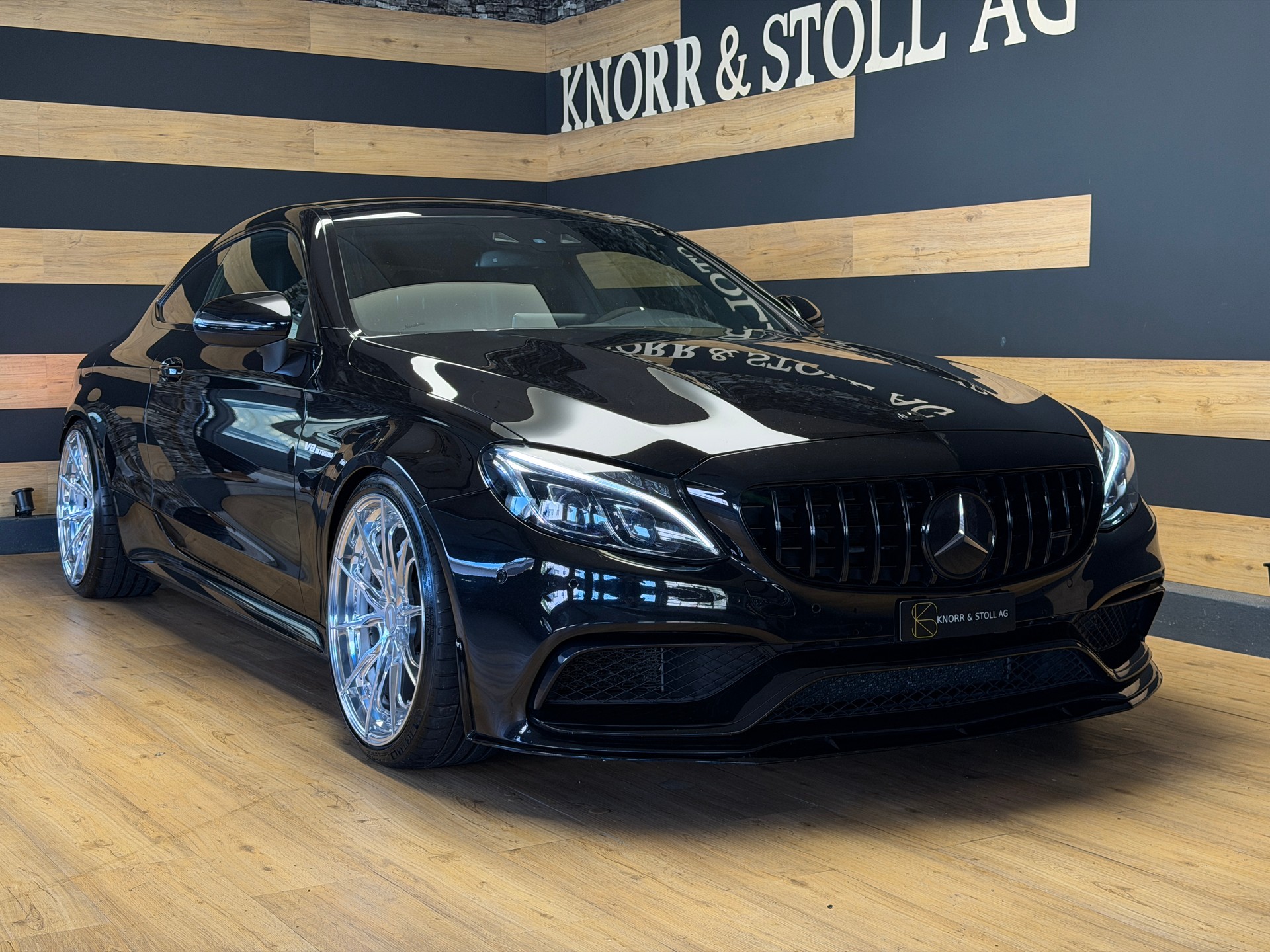 MERCEDES-BENZ C 63 AMG Speedshift-showroom-element-1