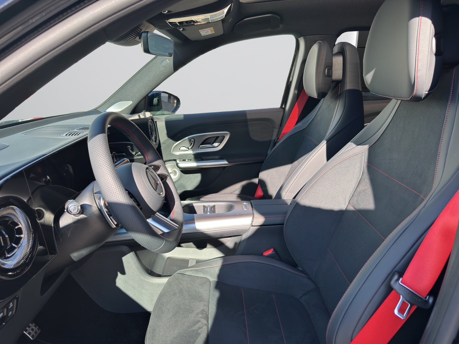 MERCEDES-BENZ GLB 350 85kWh EQ 4 Matic-image-8