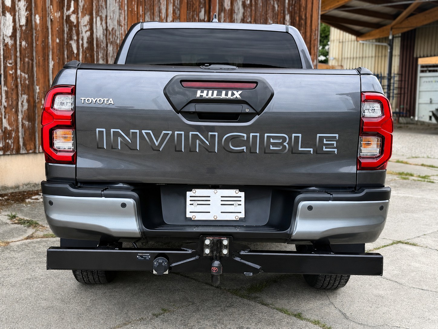 TOYOTA Hilux Double Cab.-Pick-up 2.8 D-4D 230 Invincible-showroom-element-3