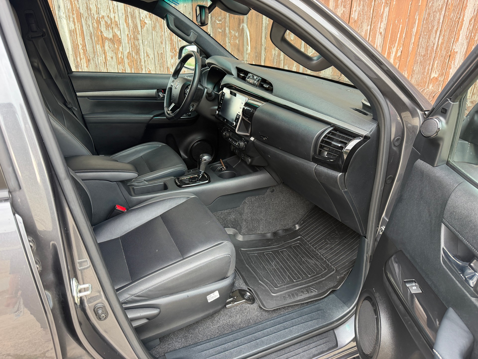 TOYOTA Hilux Double Cab.-Pick-up 2.8 D-4D 230 Invincible-image-12