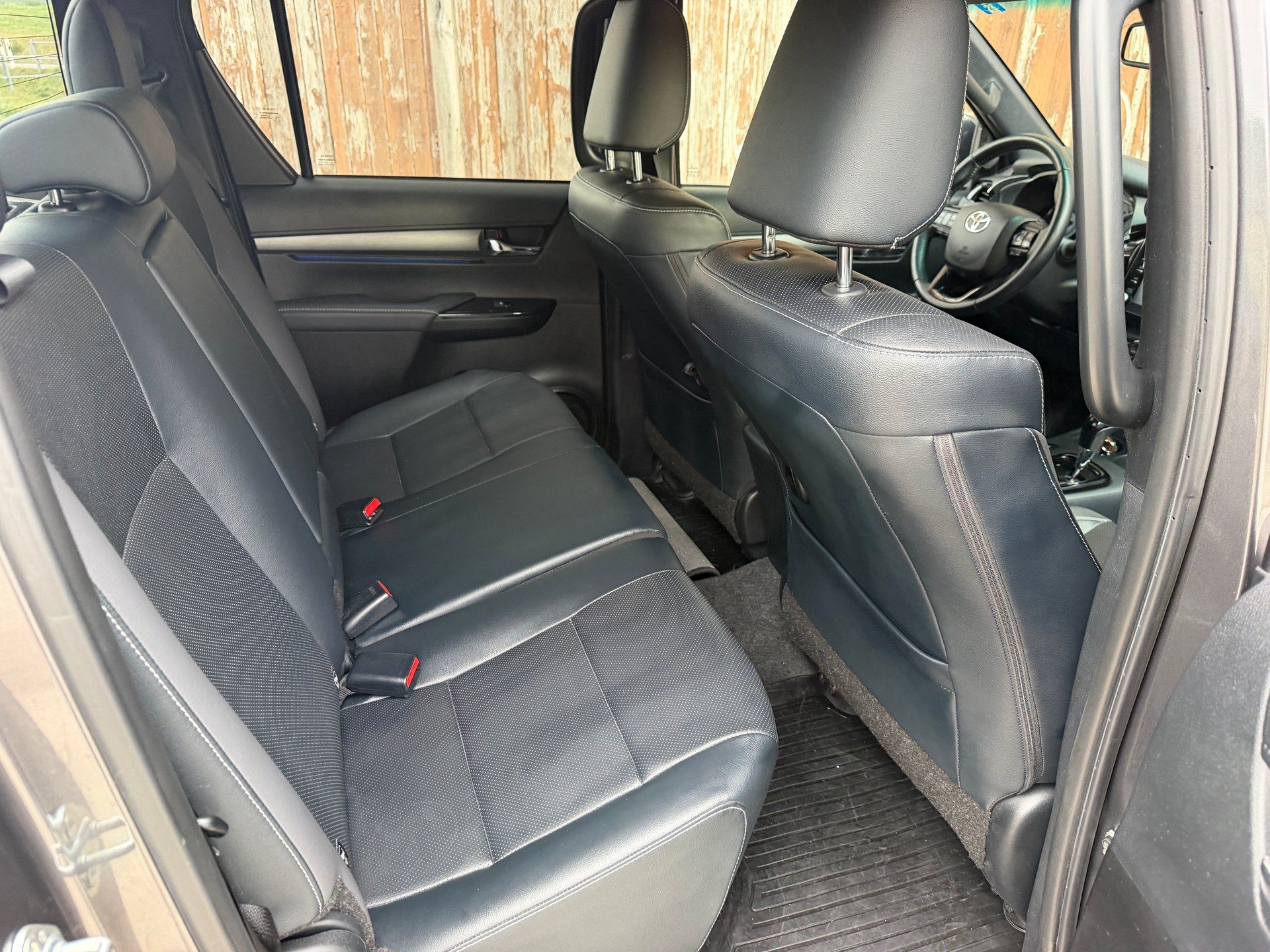 TOYOTA Hilux Double Cab.-Pick-up 2.8 D-4D 230 Invincible-image-13