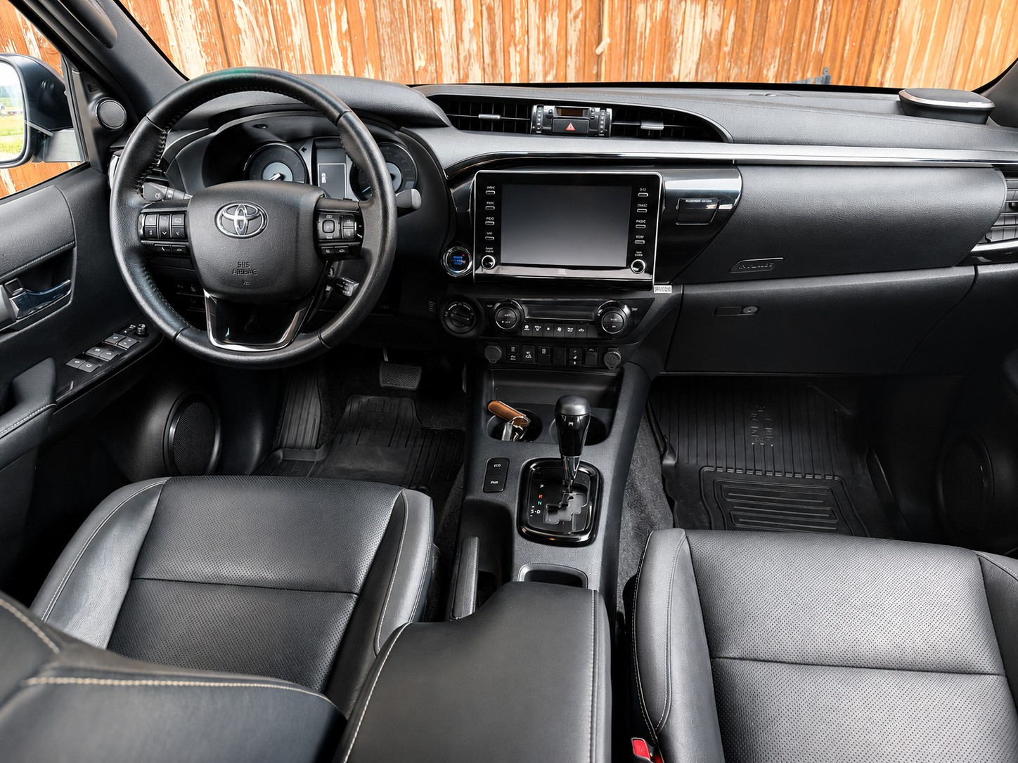 TOYOTA Hilux Double Cab.-Pick-up 2.8 D-4D 230 Invincible-image-9