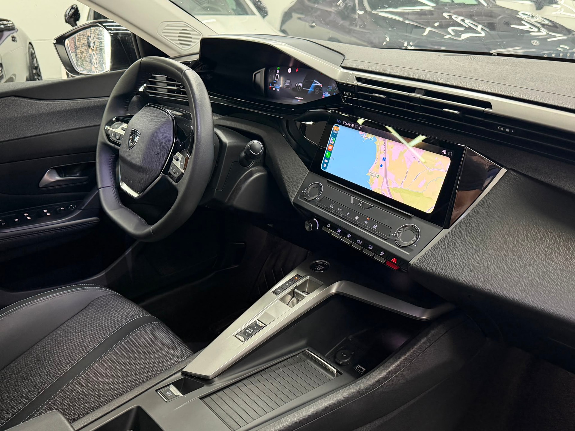 PEUGEOT 408 1.2 HEV 145 Allure-image-20