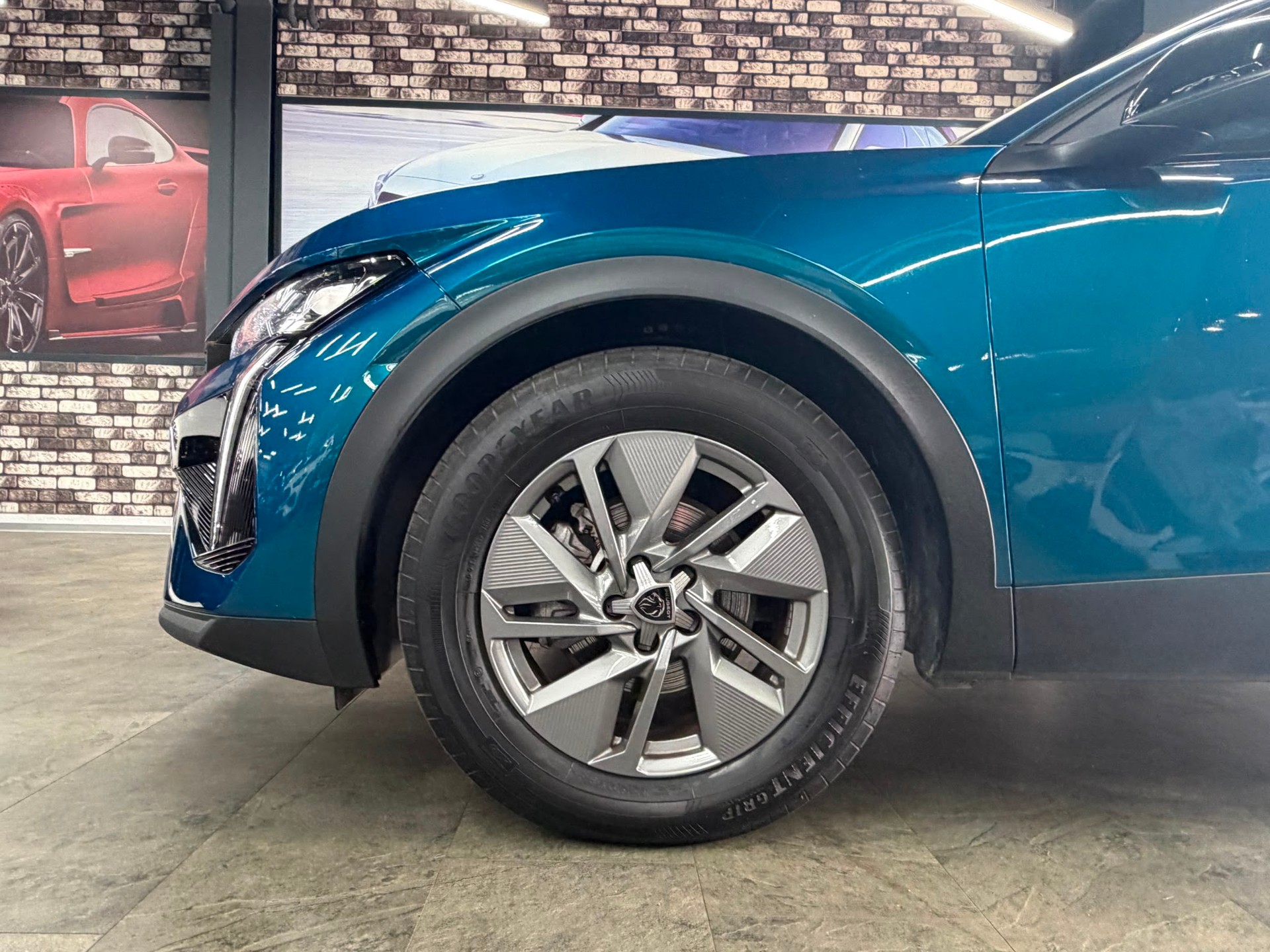 PEUGEOT 408 1.2 HEV 145 Allure-image-8
