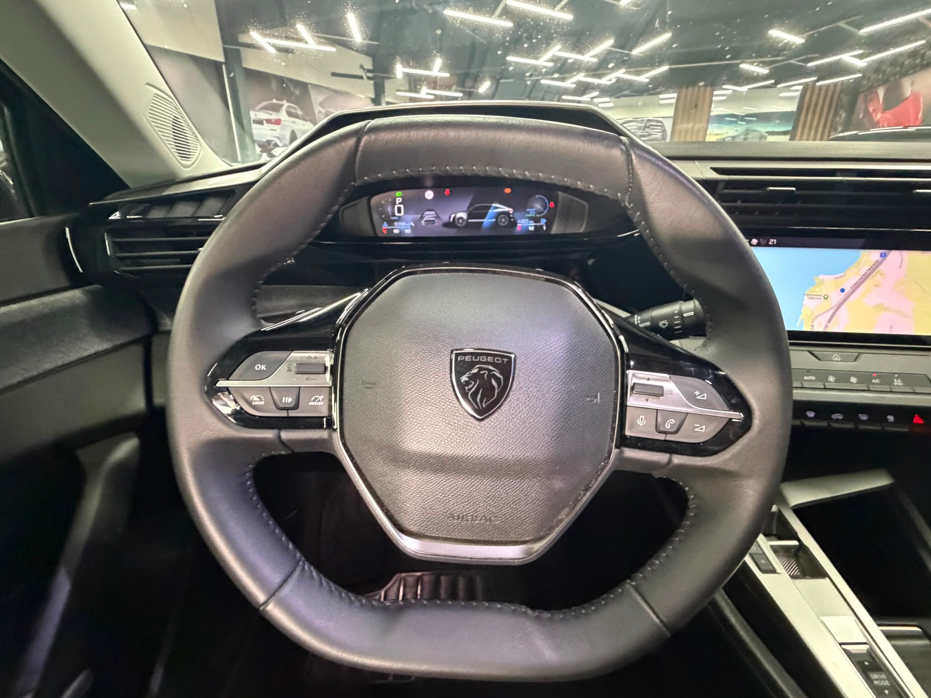 PEUGEOT 408 1.2 HEV 145 Allure-image-12