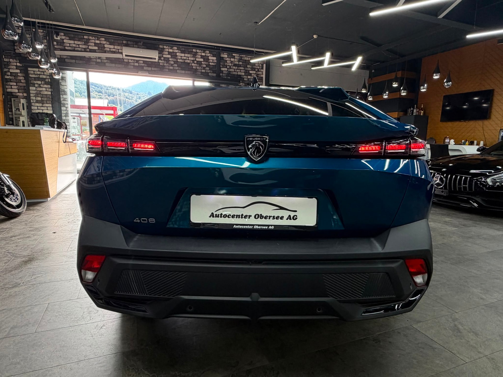 PEUGEOT 408 1.2 HEV 145 Allure-image-5