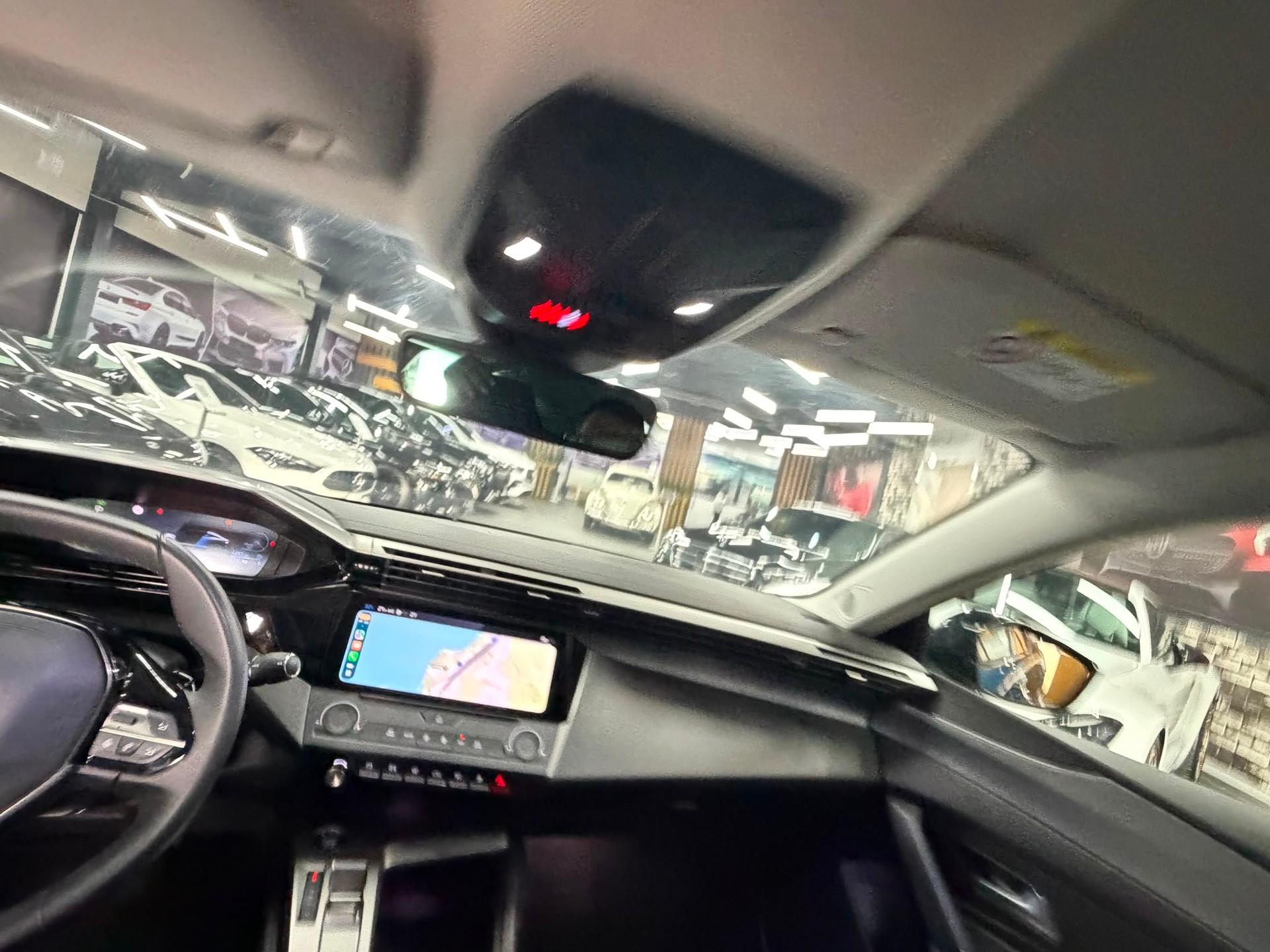 PEUGEOT 408 1.2 HEV 145 Allure-image-11