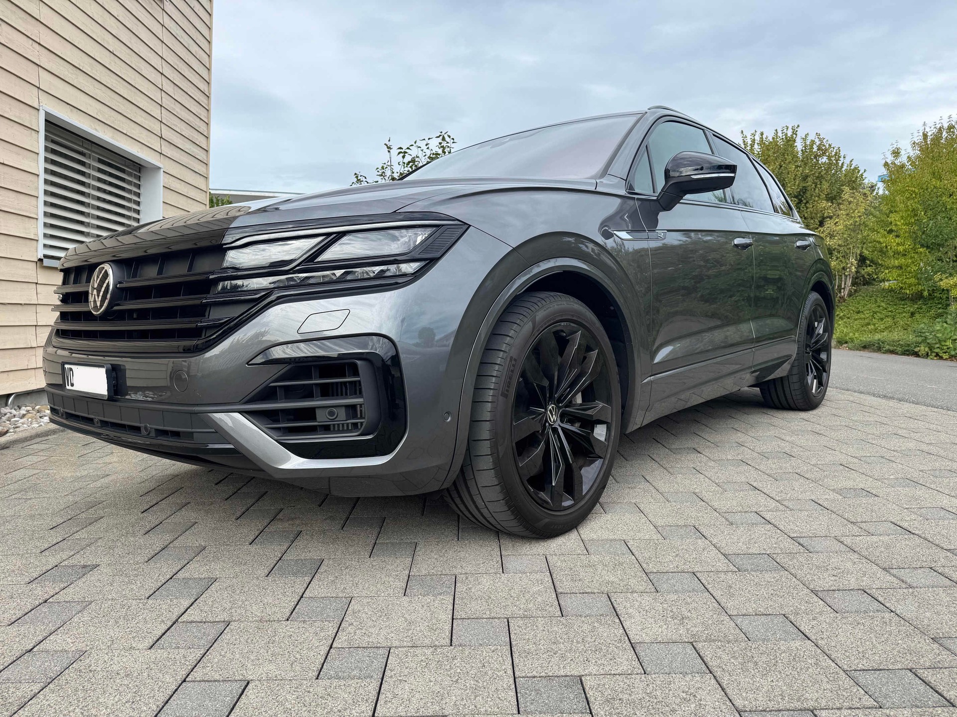 VW 3.0 V6 TSI PHEV R-image-2