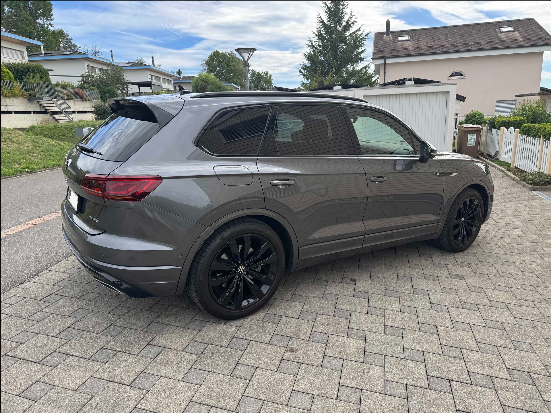 VW 3.0 V6 TSI PHEV R-image-3