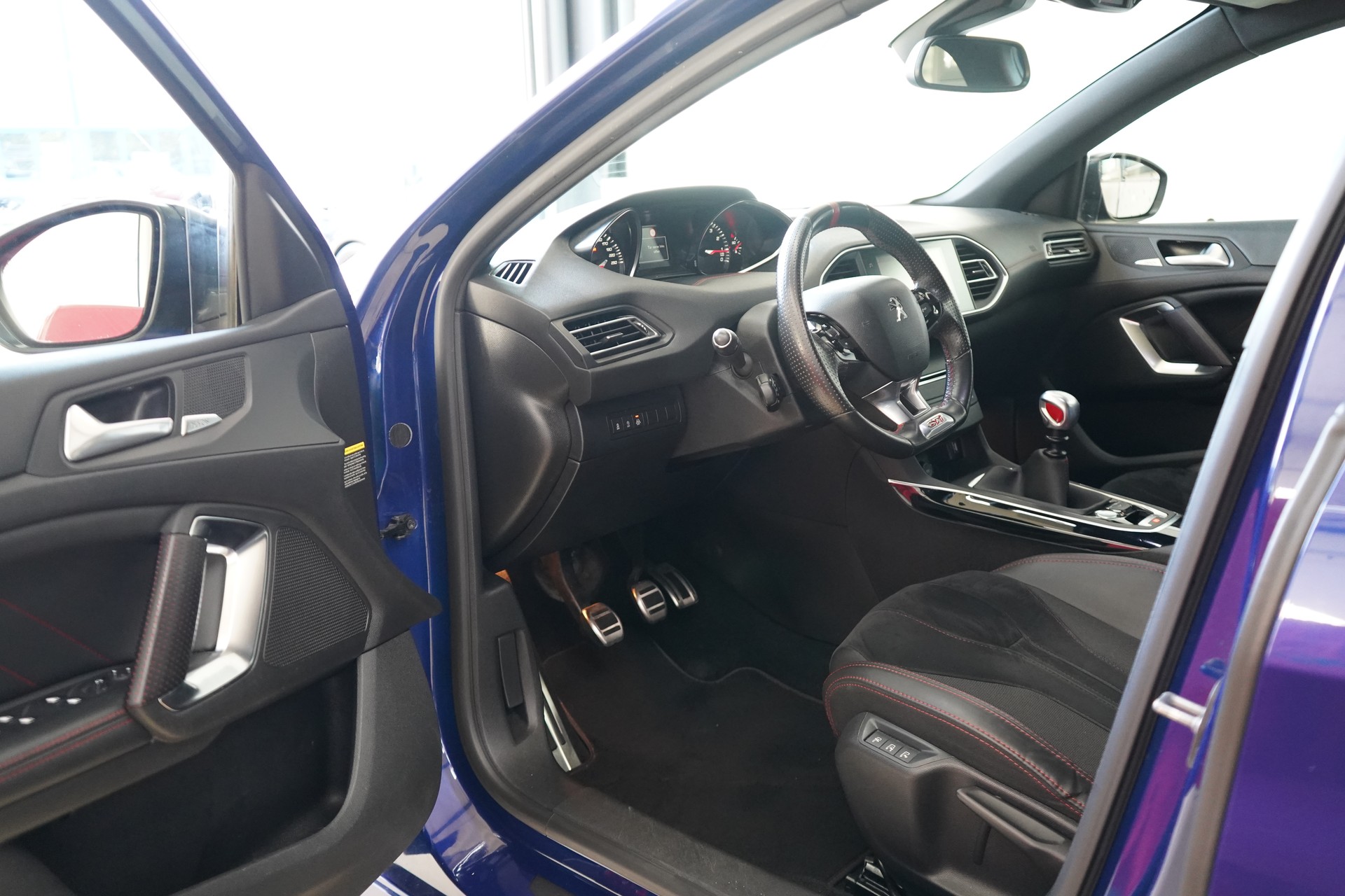 PEUGEOT 308 1.6 GTi-image-10