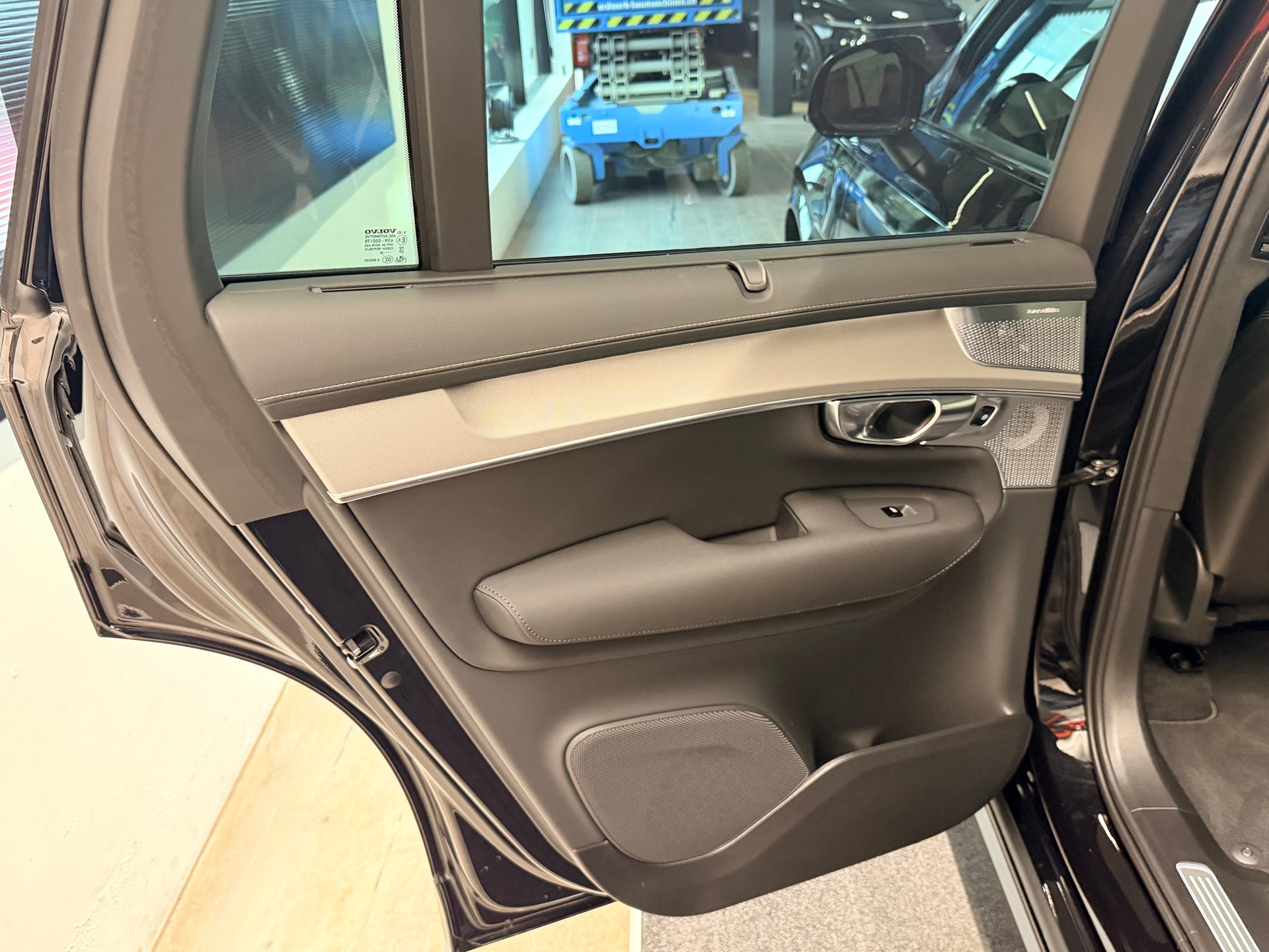 VOLVO XC90 T8 eAWD PluginHybrid Black Edition Geartronic-image-18
