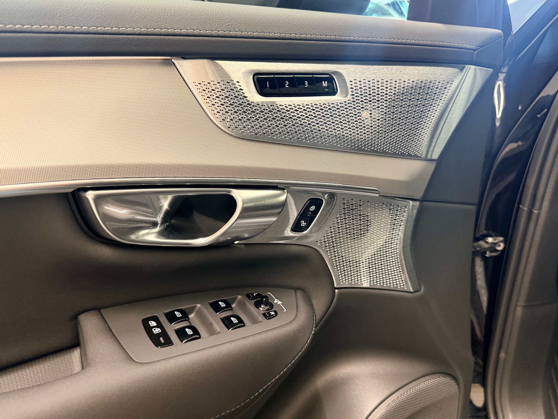 VOLVO XC90 T8 eAWD PluginHybrid Black Edition Geartronic-image-13