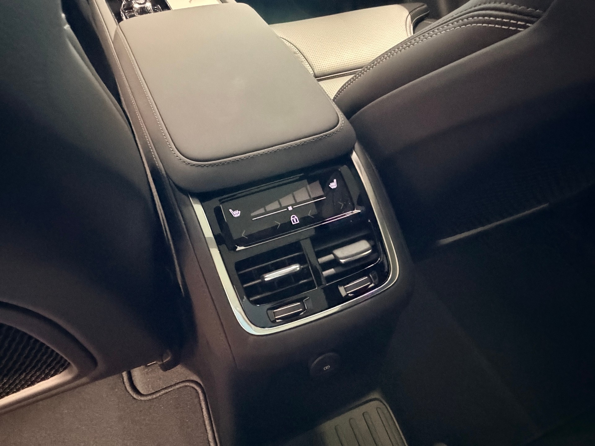 VOLVO XC90 T8 eAWD PluginHybrid Black Edition Geartronic-image-20
