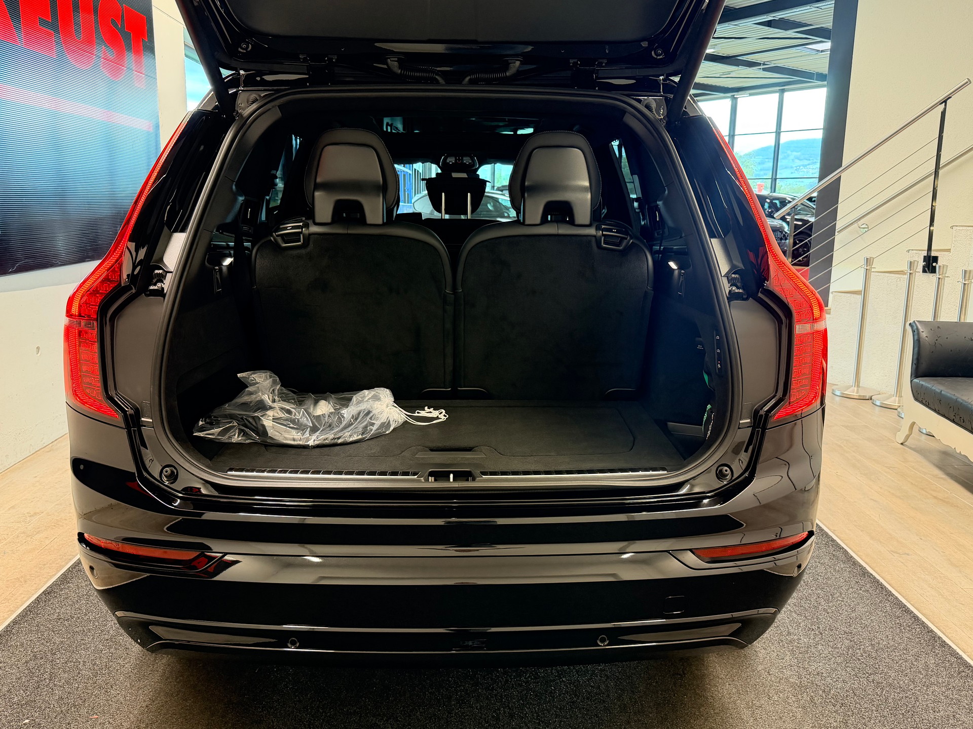 VOLVO XC90 T8 eAWD PluginHybrid Black Edition Geartronic-image-9
