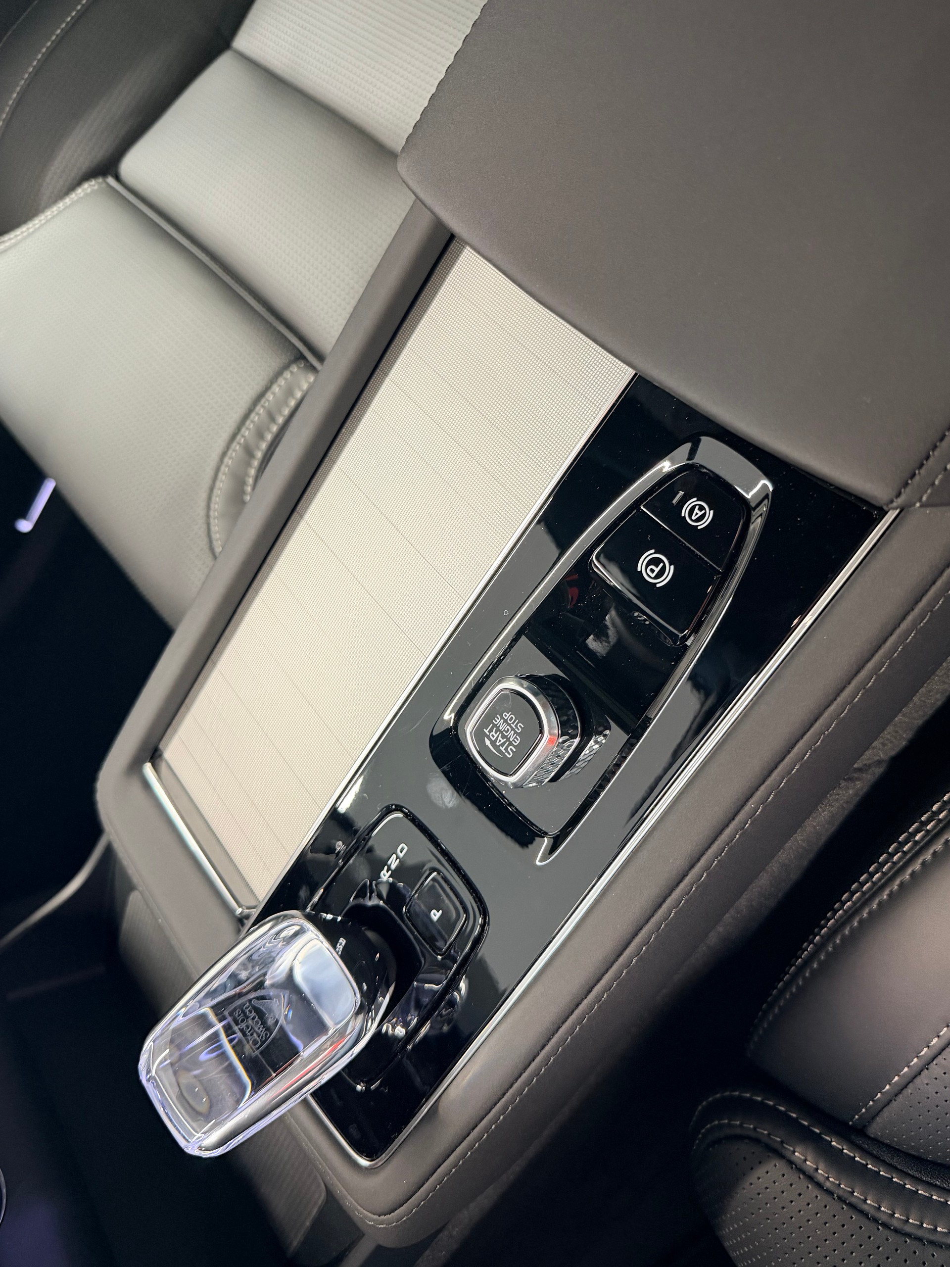 VOLVO XC90 T8 eAWD PluginHybrid Black Edition Geartronic-image-25