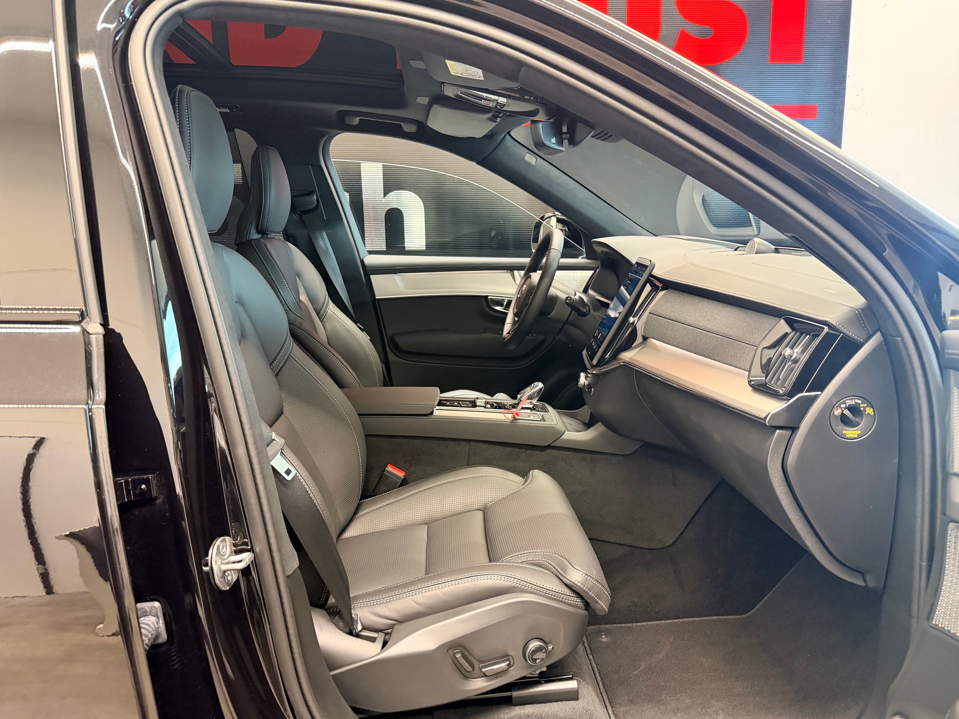 VOLVO XC90 T8 eAWD PluginHybrid Black Edition Geartronic-image-23