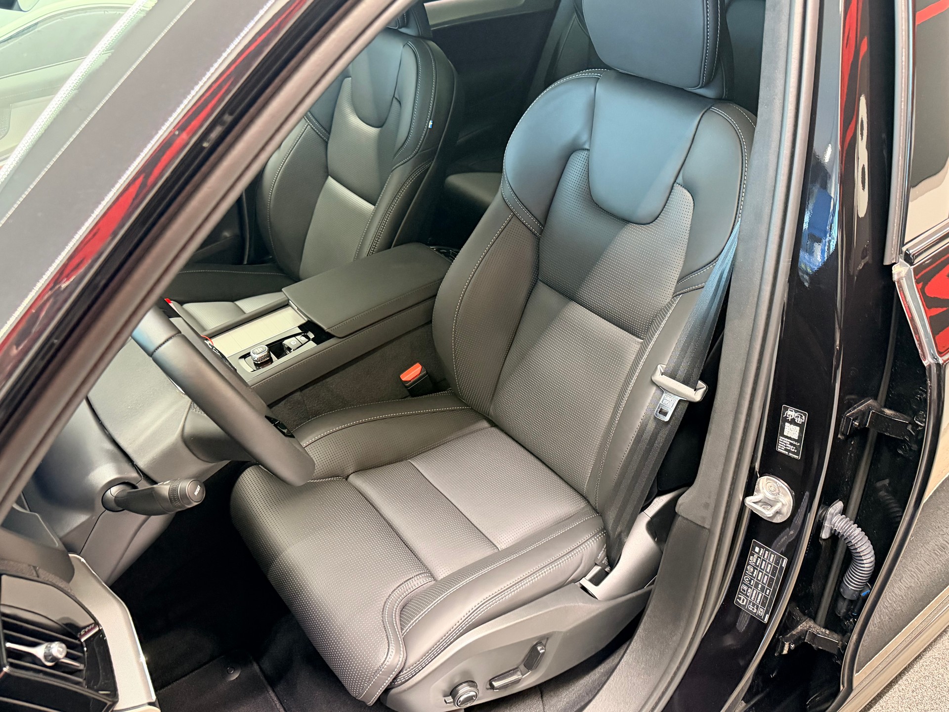 VOLVO XC90 T8 eAWD PluginHybrid Black Edition Geartronic-image-15