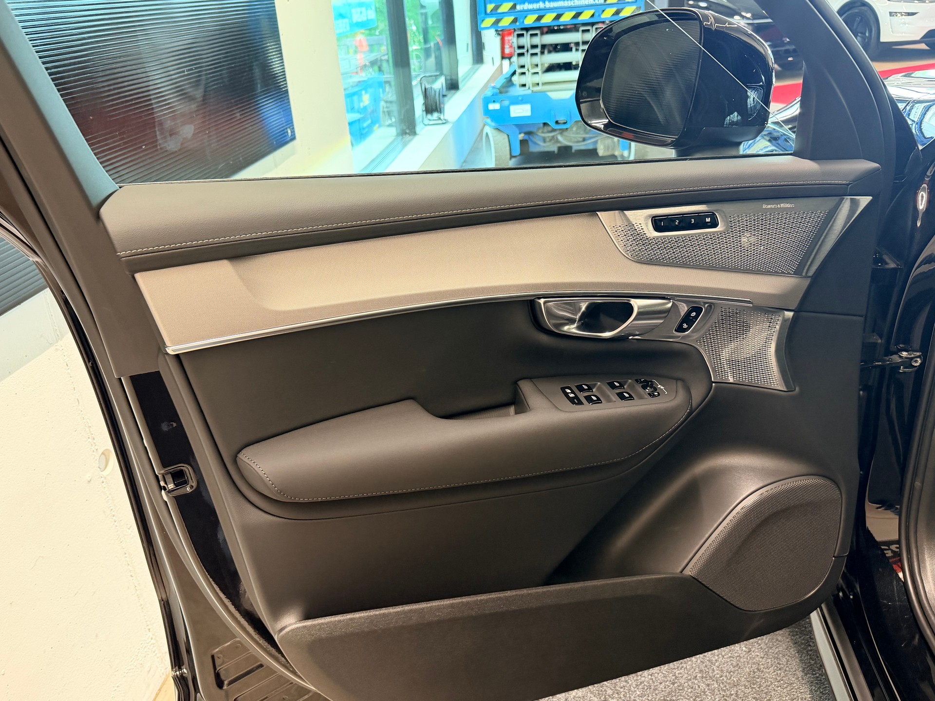 VOLVO XC90 T8 eAWD PluginHybrid Black Edition Geartronic-image-12
