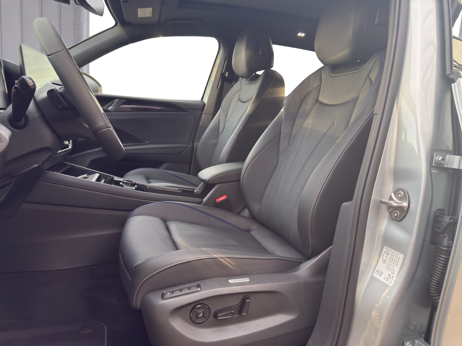 VW Tiguan 2.0 TSI DSG R-Line Plus 4Motion-image-9