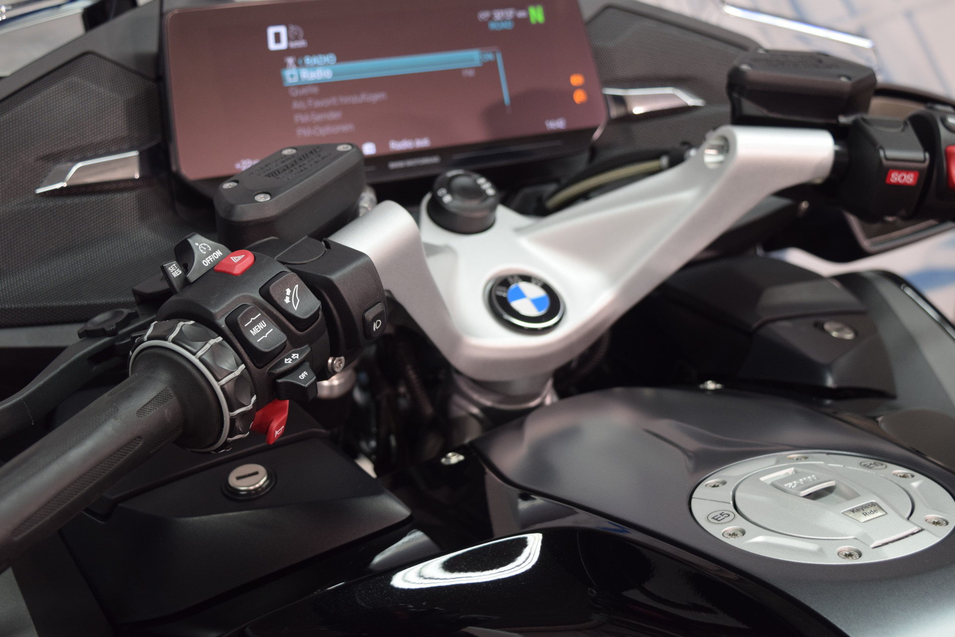 BMW R 1250 RT Triple Black inkl. Topcase-image-6