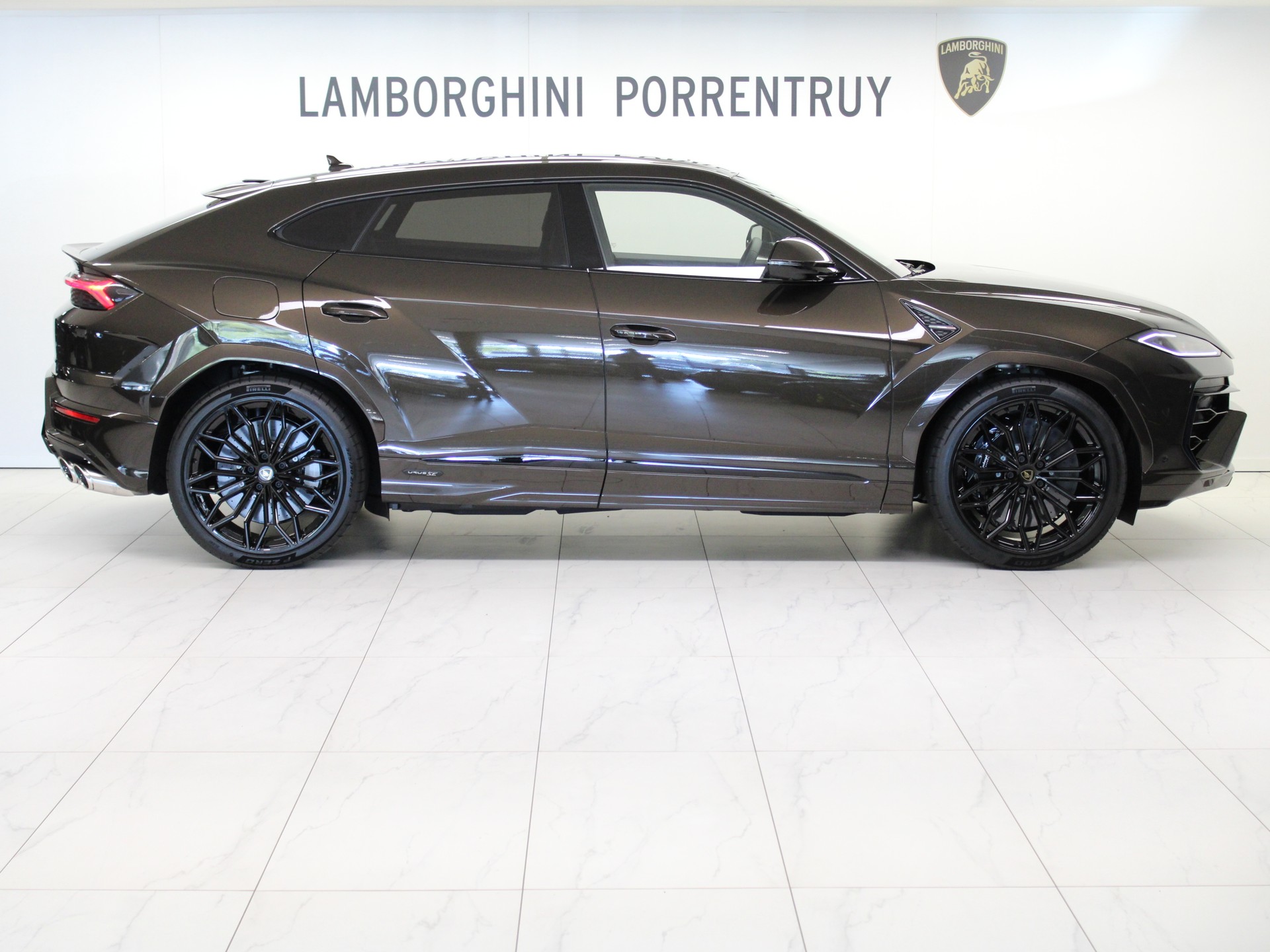 LAMBORGHINI Urus SE-image-1